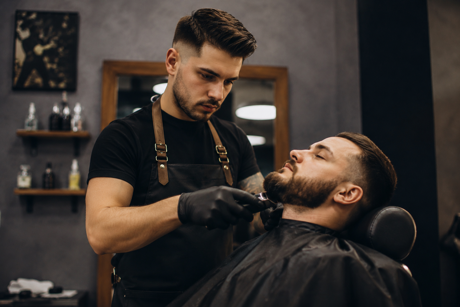 Barber trimmt Bart